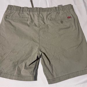 Mens XL Levi’s “xx chino ez waist shorts” GUC